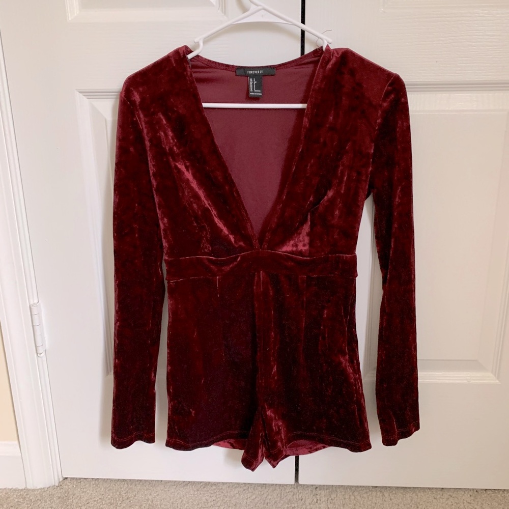 Forever 21 red velvet Longsleeve romper size S